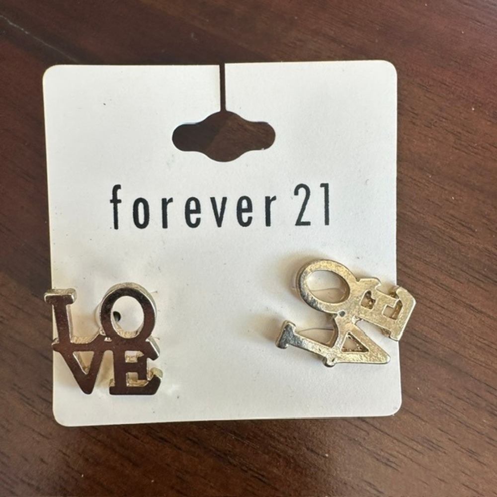 Forever 21 LOVE Stud Earrings Gold Tone Pop Art‎ Style Word Jewelry New on Card